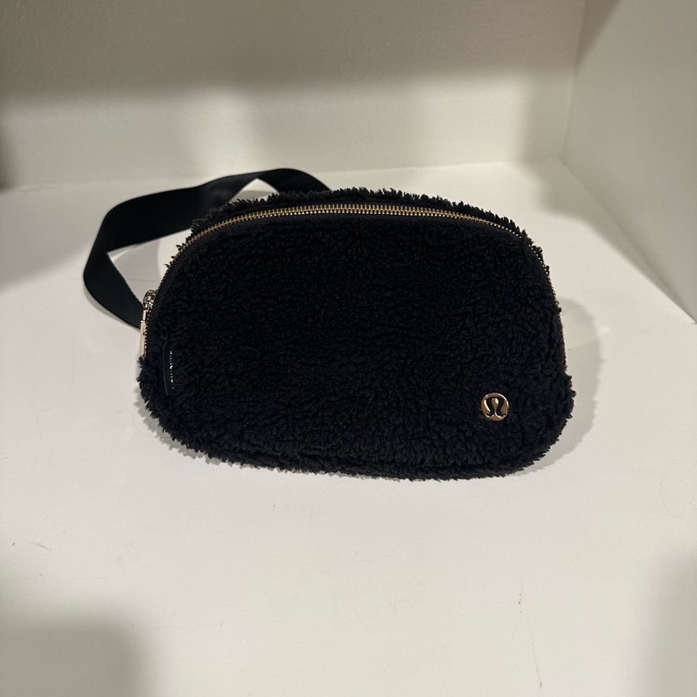 LULULEMON Everywhere Belt Bag 1L Fleece